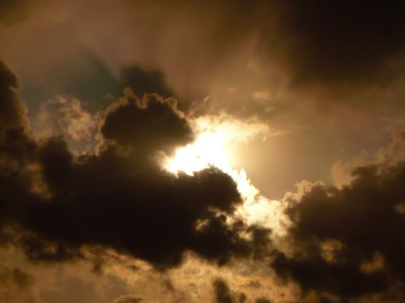P1020641.jpg achter de wolken schijnt de zon image by Ingrid_1973