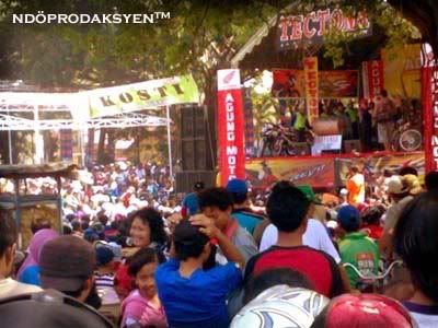 panggungnya, ruame poll, orang nganjuk siti semua berkumpul di sinih!!!