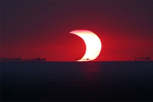 A Partial Eclipse Over Manila Bay 28 Jan