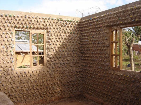 Incredible Bottle House (40 pics)