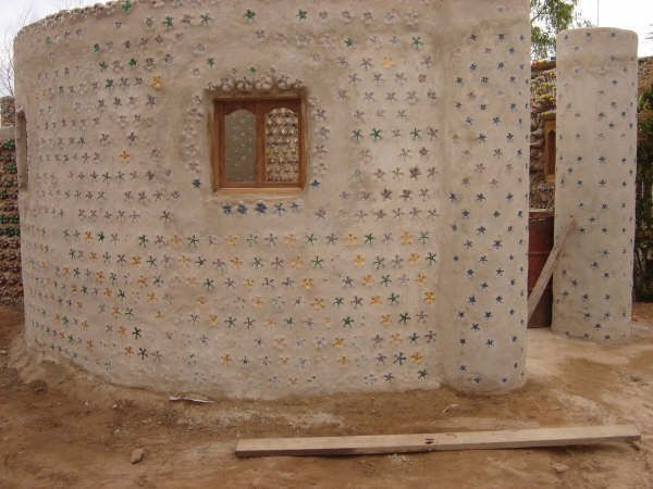 Incredible Bottle House (40 pics)