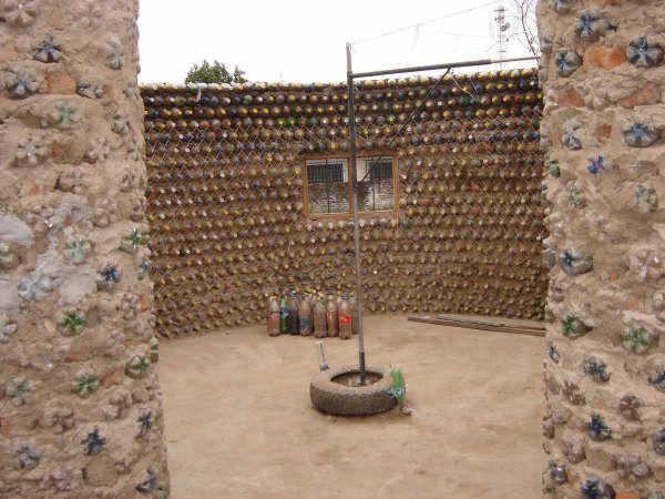 Incredible Bottle House (40 pics)