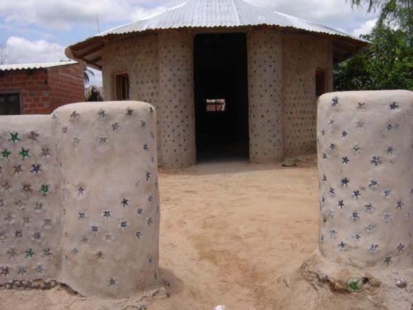 Incredible Bottle House (40 pics)