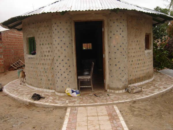 Incredible Bottle House (40 pics)