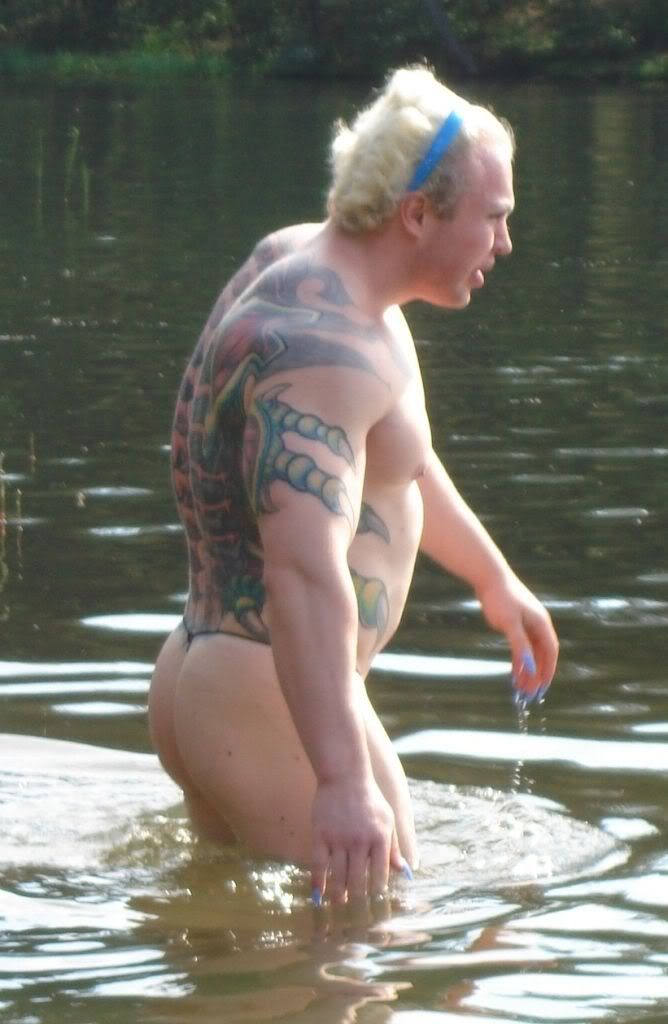strange bodybuilder was spotted on the lake shore 5
