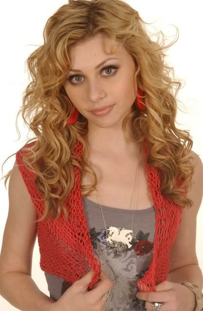 I like Aly Michalka she's adorable I might even own an Aly AJ album 