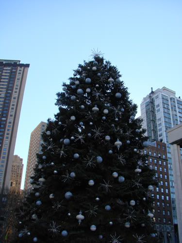 A Minute before and after: At Rockefeller Center, there were soooo many 