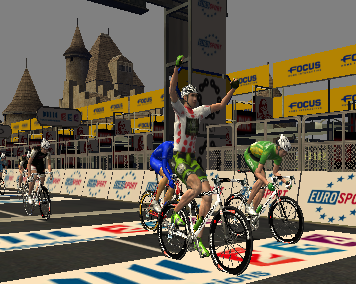 Freddy Rodriguez wins Stage 7, with Drumlanrig Castle behind him