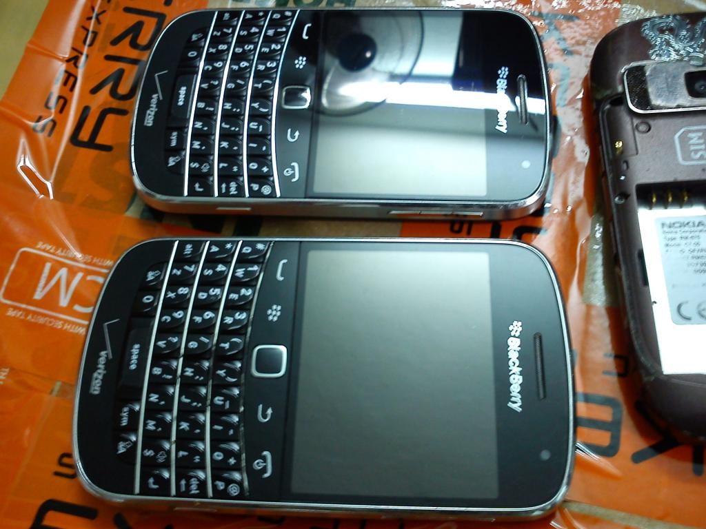 Bán BLackBerry 9930  và  9700 hàng Xách Tay , NEW 99 % Keng Ko vết Trầy HCM Q.GV