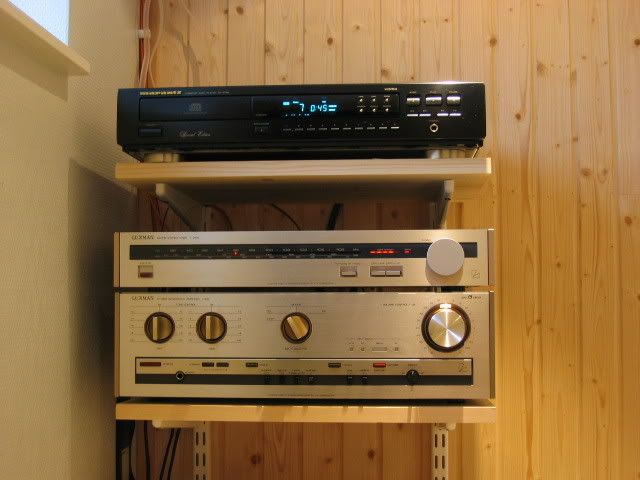 http://i241.photobucket.com/albums/ff84/wlad-vintage/luxmanl-405elektronikrelax003.jpg