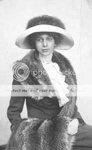 1900 VINTAGE WOMEN PHOTO PICTURE PHOTOGRAPHS OLD HAT CD  